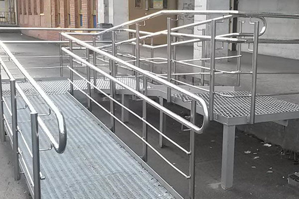 Поручни и пандусы для людей с ограниченными возможностями